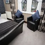 بيت ضيافة Glenville House - Adults Only - Incl Free Off-site Health Club With Swimming Pool, Hot Tub, Sauna & Steam باونيس أون وينديرمير