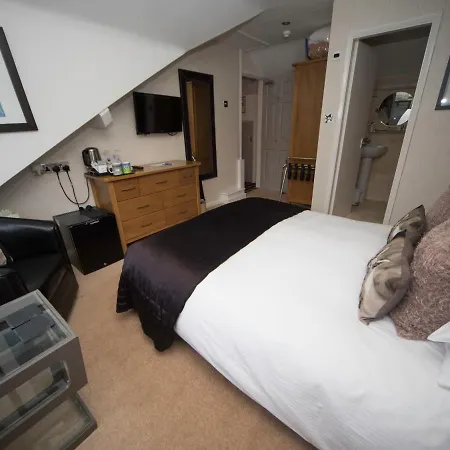 Glenville House - Adults Only - Incl Free Off-site Health Club With Swimming Pool, Hot Tub, Sauna & Steam