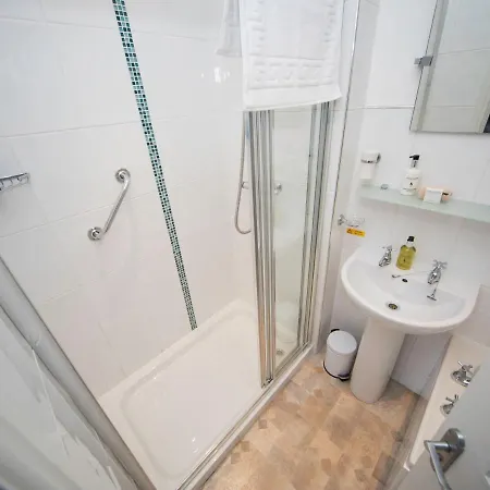 Glenville House - Adults Only - Incl Free Off-site Health Club With Swimming Pool, Hot Tub, Sauna & Steam