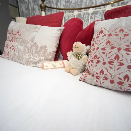 Гостевой дом Glenville House - Adults Only - Incl Free Off-site Health Club With Swimming Pool, Hot Tub, Sauna & Steam 4*