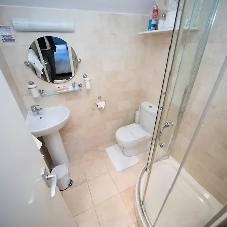 Pensionat Glenville House - Adults Only - Incl Free Off-site Health Club With Swimming Pool, Hot Tub, Sauna & Steam