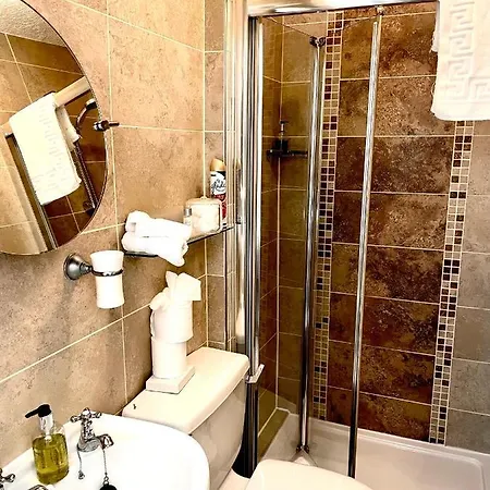 Glenville House - Adults Only - Incl Free Off-site Health Club With Swimming Pool, Hot Tub, Sauna & Steam