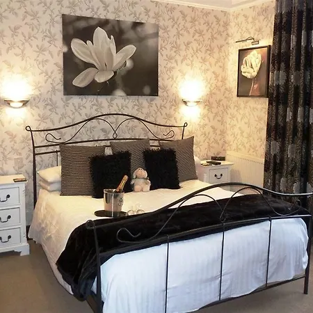 Гостевой дом Glenville House - Adults Only - Incl Free Off-site Health Club With Swimming Pool, Hot Tub, Sauna & Steam 4*
