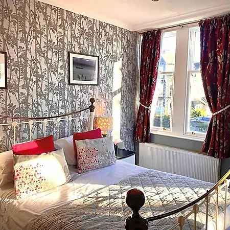 Glenville House - Adults Only - Incl Free Off-site Health Club With Swimming Pool, Hot Tub, Sauna & Steam