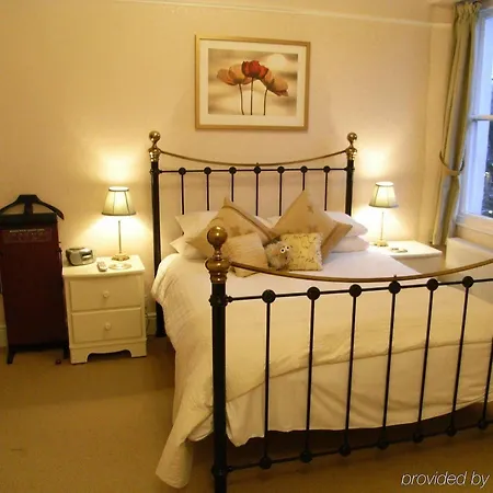 Гостевой дом Glenville House - Adults Only - Incl Free Off-site Health Club With Swimming Pool, Hot Tub, Sauna & Steam