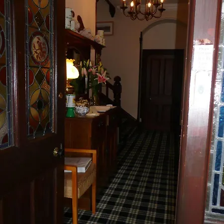 Гостевой дом Glenville House - Adults Only - Incl Free Off-site Health Club With Swimming Pool, Hot Tub, Sauna & Steam Боунес-он-Уиндермер