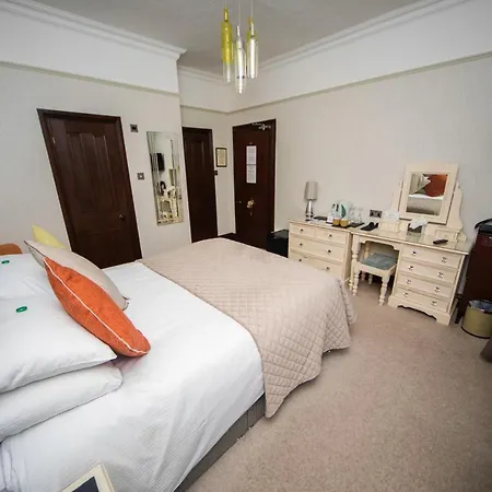 Guest house Glenville House: Adults-only Retreat With Health Club Access Bowness-on-Windermere