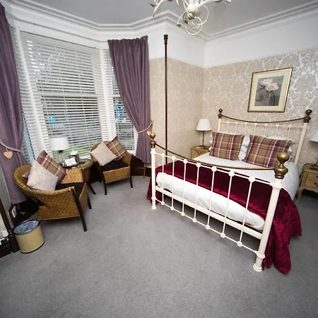 Guest house Glenville House: Adults-only Retreat With Health Club Access 4*