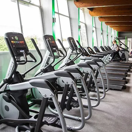 Glenville House: Adults-only Retreat With Health Club Access