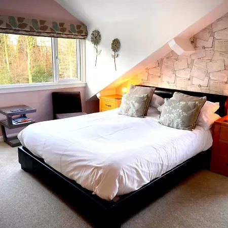 Glenville House: Adults-only Retreat With Health Club Access