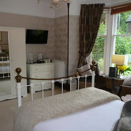 Glenville House: Adults-only Retreat With Health Club Access