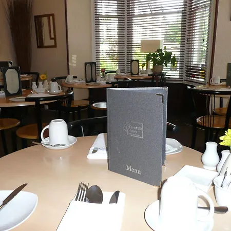Glenville House: Adults-only Retreat With Health Club Access Guest house 4*