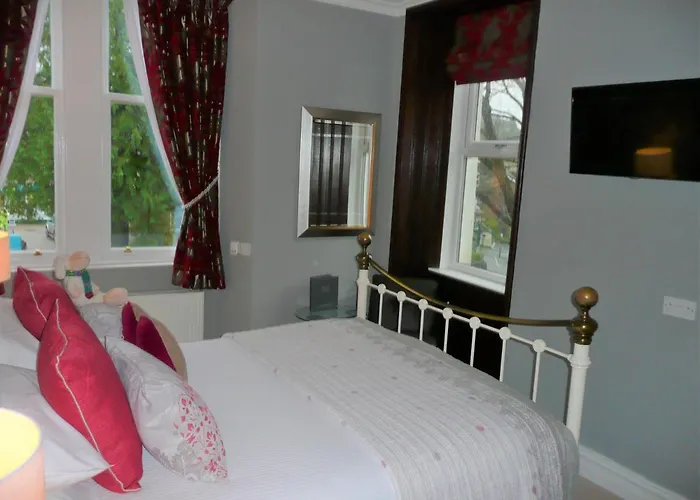 Glenville House - Adults Only - Incl Free Off-site Health Club With Swimming Pool, Hot Tub, Sauna & Steam بيت ضيافة باونيس أون وينديرمير