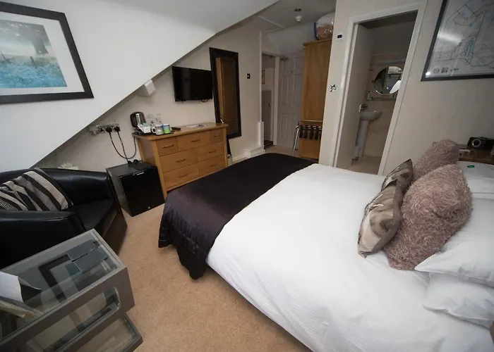 Glenville House - Adults Only - Incl Free Off-site Health Club With Swimming Pool, Hot Tub, Sauna & Steam