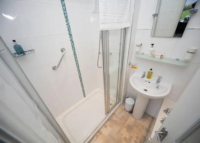 Glenville House - Adults Only - Incl Free Off-site Health Club With Swimming Pool, Hot Tub, Sauna & Steam