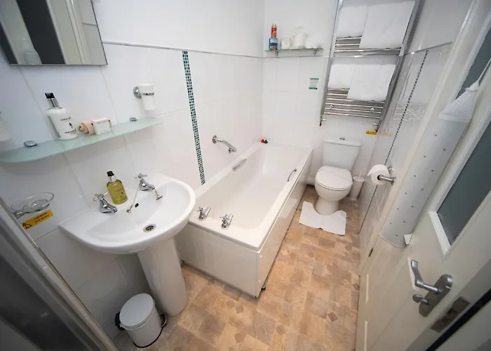 Glenville House - Adults Only - Incl Free Off-site Health Club With Swimming Pool, Hot Tub, Sauna & Steam بيت ضيافة باونيس أون وينديرمير