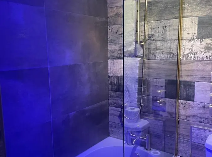 Glenville House - Adults Only - Incl Free Off-site Health Club With Swimming Pool, Hot Tub, Sauna & Steam بيت ضيافة باونيس أون وينديرمير