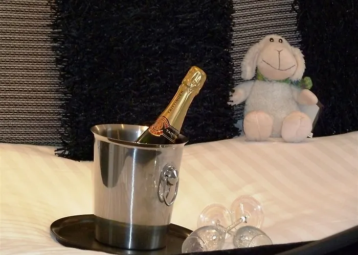 بيت ضيافة Glenville House - Adults Only - Incl Free Off-site Health Club With Swimming Pool, Hot Tub, Sauna & Steam باونيس أون وينديرمير